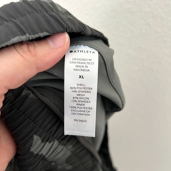 [Athleta] Printed Mesh Racer Run Short 4" Camo Print Workout Camouflage Size XL - Picture 12 of 12